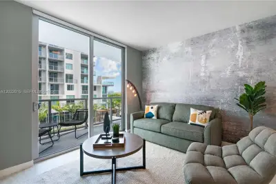 3900 Biscayne Blvd #S-818, Miami: photo 1 of 7