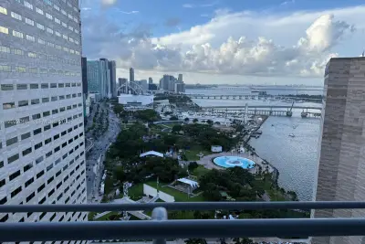 325 S Biscayne Blvd #3620, Miami: photo 1 of 3
