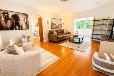 712 SE 11th Ct, Fort Lauderdale: photo 1 of 11