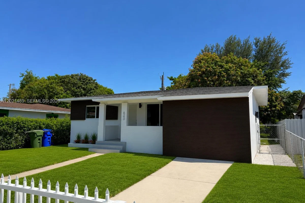 840 NW 67th St, Miami: photo 1 of 38