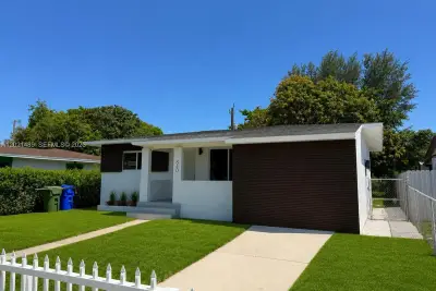 840 NW 67th St, Miami: photo 1 of 38