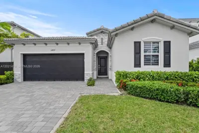 14884 SW 162nd St, Miami: photo 1 of 24