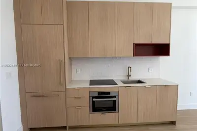 90 NE 32nd St #1110, Miami: photo 1 of 17