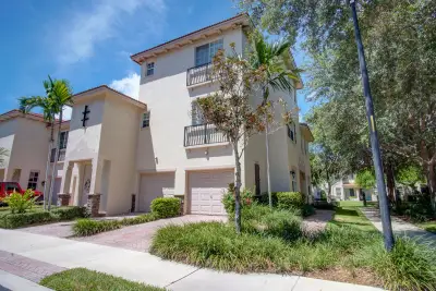 1020 E Longport Cir #F2, Delray Beach: photo 1 of 28