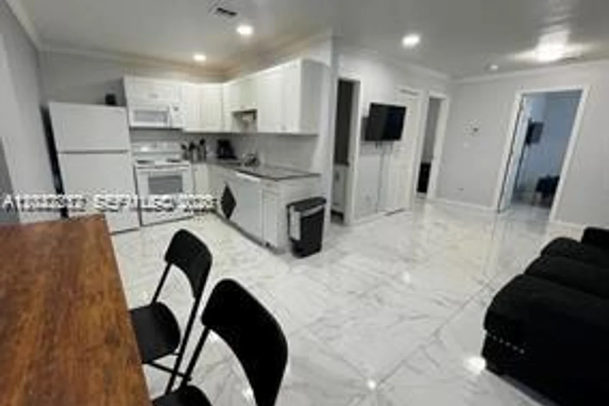 2240 Simms St, Hollywood: photo 1 of 6