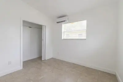 630 NW 15th Ter #1-2, Fort Lauderdale: photo 1 of 10