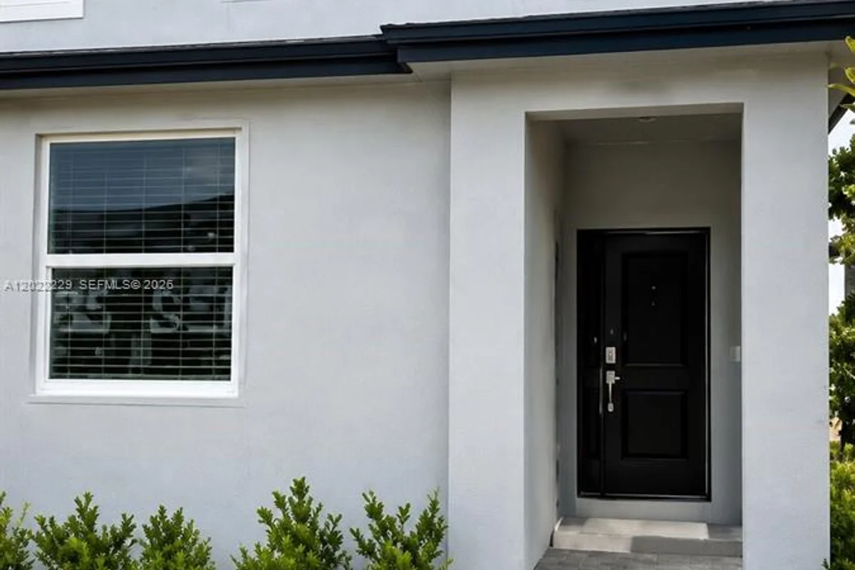 27640 SW 156th Ct, Homestead: photo 1 of 7