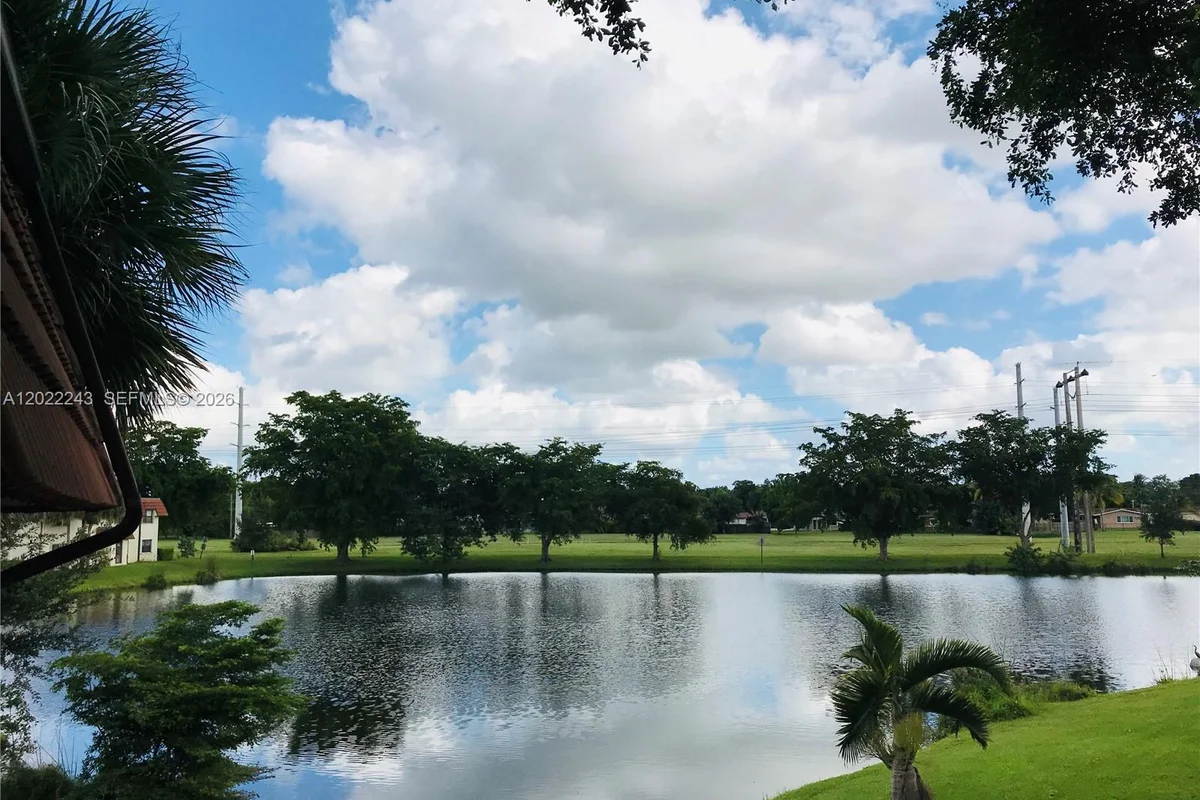 565 NW 100th Pl #203, Pembroke Pines: photo 1 of 10