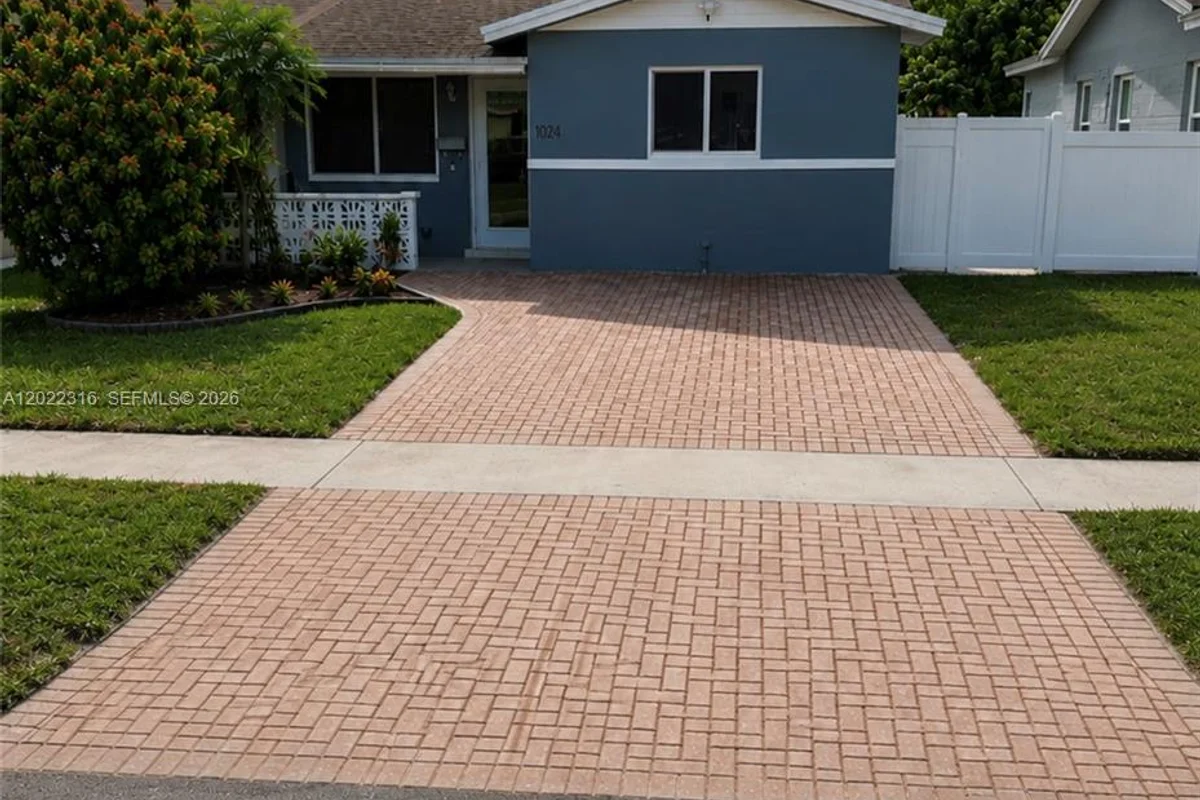 Villa in Lauderhill: photo 1 of 6