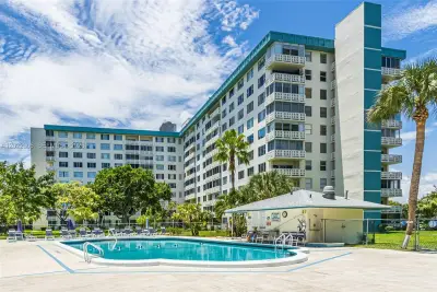 4330 Hillcrest Dr #506, Hollywood: photo 1 of 37