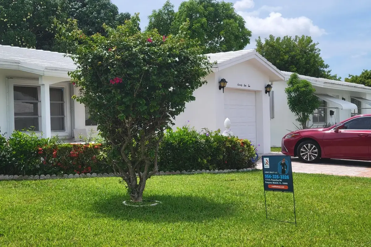 7110 NW 73rd Ave, Tamarac: photo 1 of 9