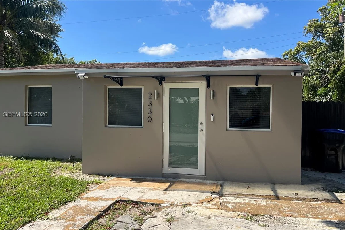 2330 NW 13th St, Fort Lauderdale: photo 1 of 27