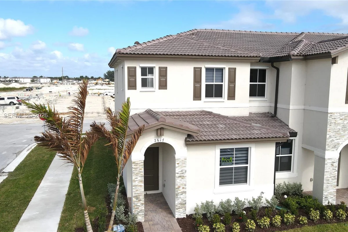 2617 SE 28th Dr, Homestead: photo 1 of 18