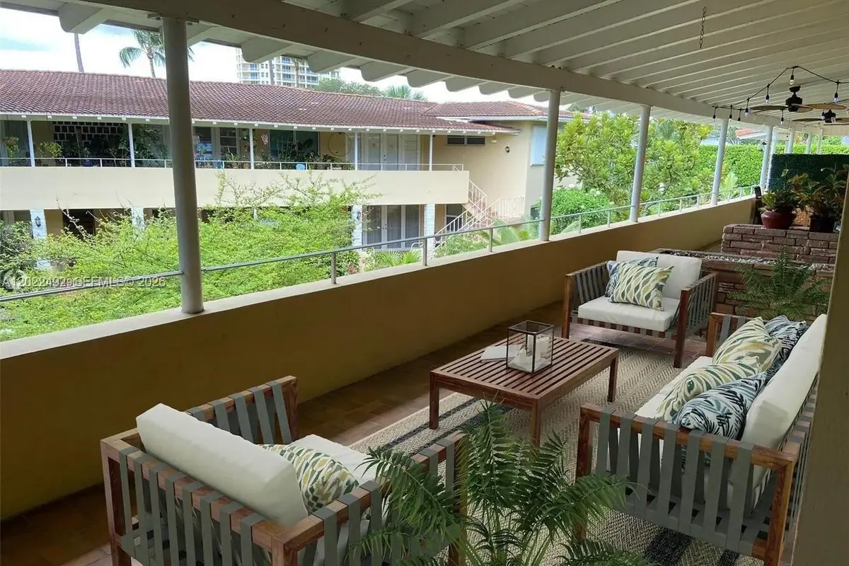 30 Park Dr #16, Bal Harbour: photo 1 of 7