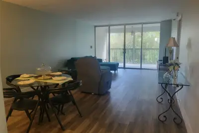 3940 Inverrary Blvd #407-a, Lauderhill: photo 1 of 7