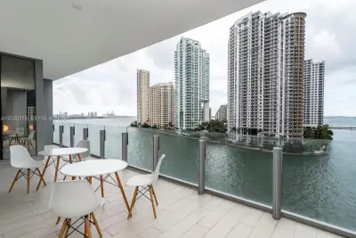 300 Biscayne Boulevard Way #802E, Miami: photo 1 of 37