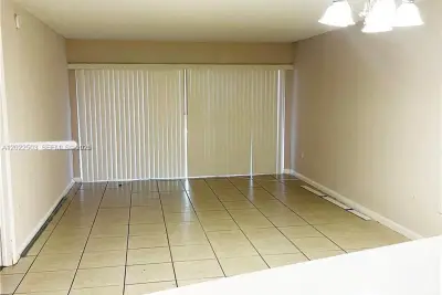 4255 N University Dr #109, Sunrise: photo 1 of 6