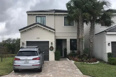 115 NW 36th Ave, Pompano Beach: photo 1 of 18