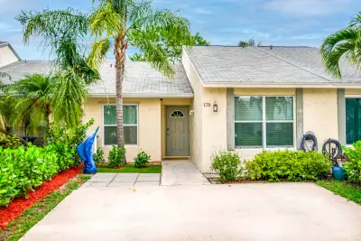 178 Pinewood Ct, Jupiter: photo 1 of 28