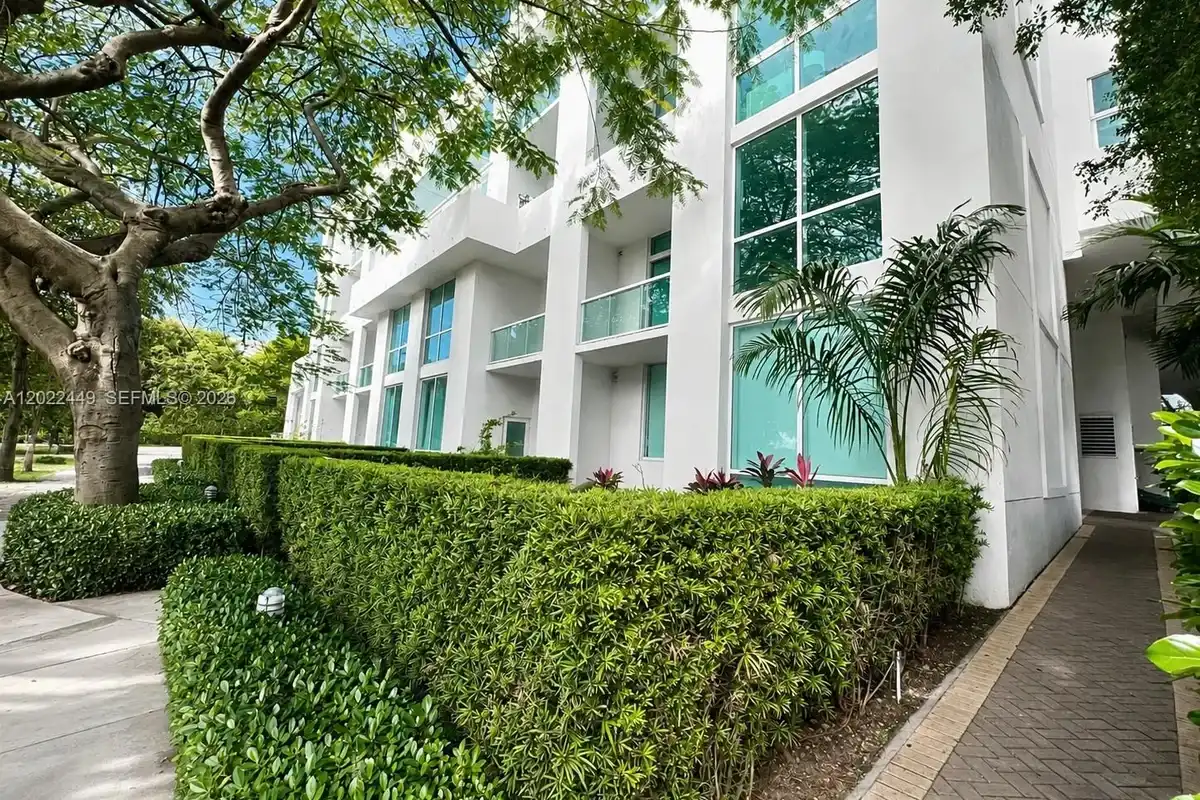 1871 S River Dr #A04, Miami: photo 1 of 20