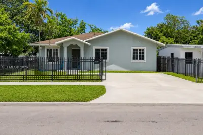 16009 NW 27th Ave, Miami Gardens: photo 1 of 6