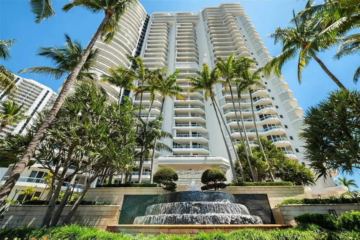 21050 Point Pl #302, Aventura: photo 1 of 33