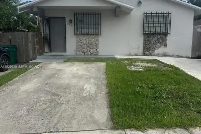 645 NW 2nd St, Florida City: photo 1 of 1