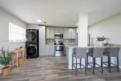 4111 Stirling Rd #509, Dania Beach: photo 1 of 11