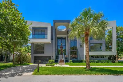 900 NE 75th St, Miami: photo 1 of 69