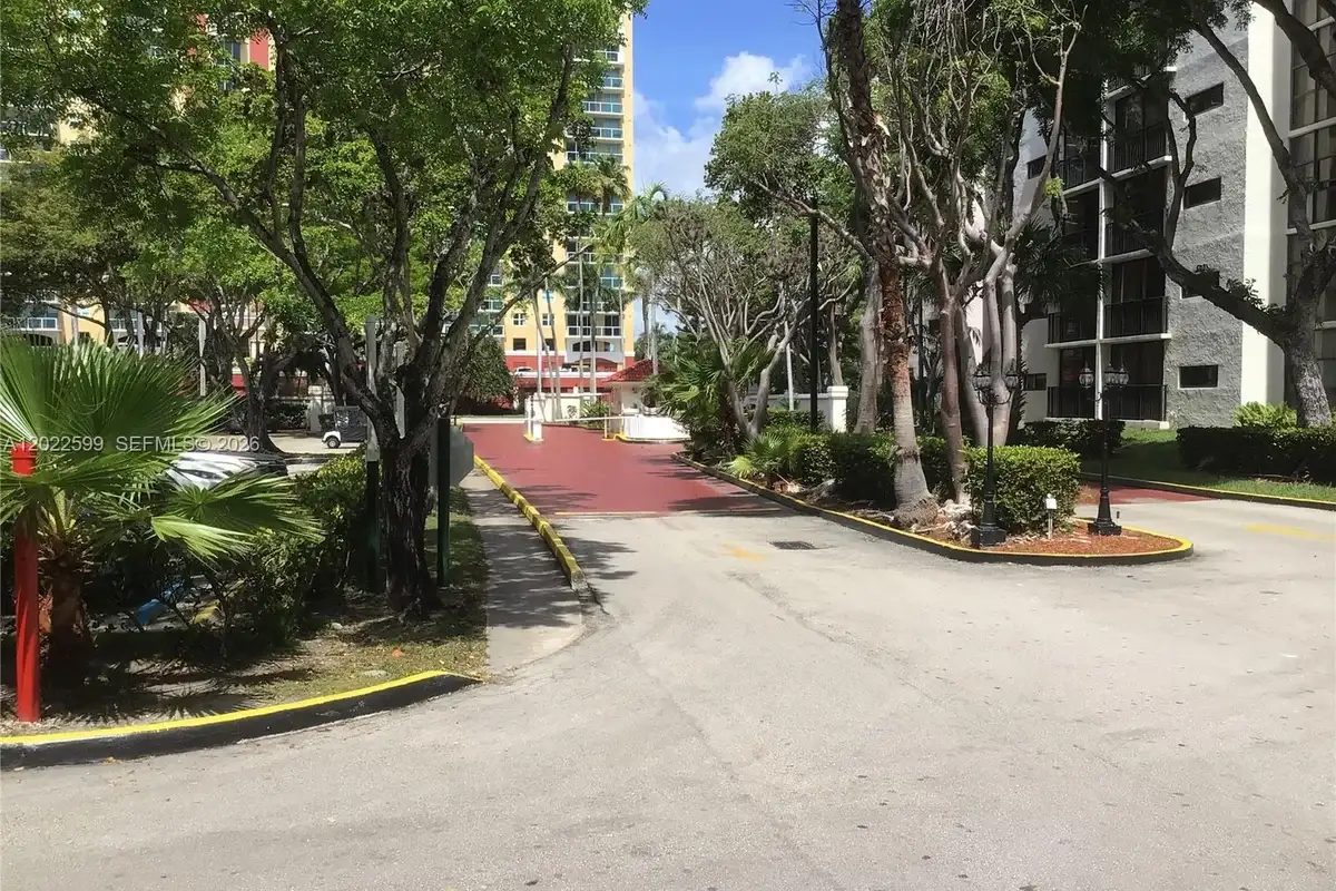 17021 N Bay Rd #625, Sunny Isles Beach: photo 1 of 35