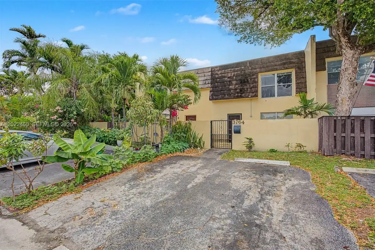 3764 SW 60th Ter #15, Davie: photo 1 of 32