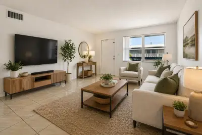 210 NE 38th St, Oakland Park: photo 1 of 13