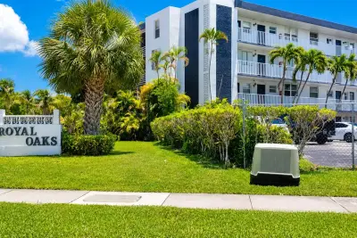 447 NE 195th St #117, Miami: photo 1 of 24