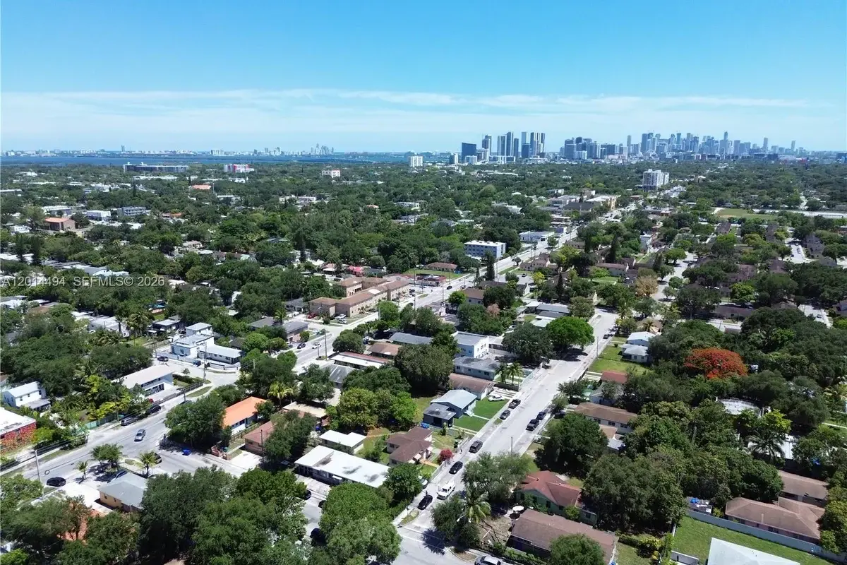 248 NW 69th St #3, Miami: photo 1 of 2