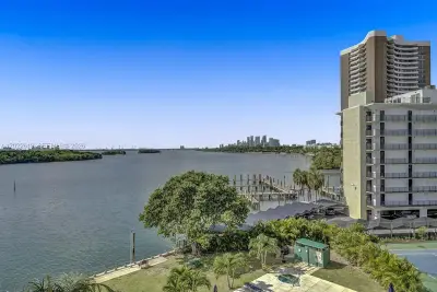 880 NE 69th St #5G, Miami: photo 1 of 34