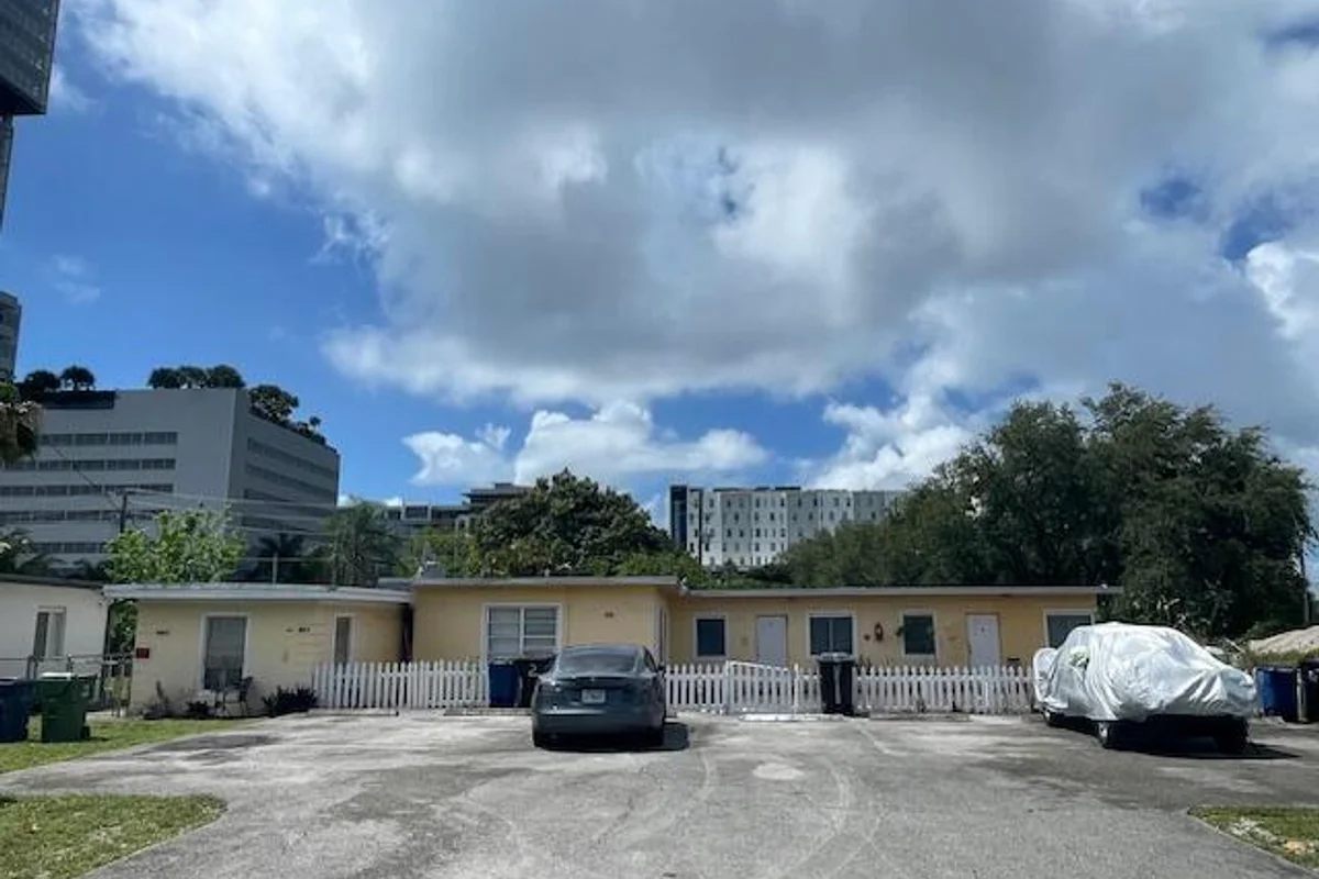 224 SE 9th Ct #1-4, Hallandale Beach: photo 1 of 11