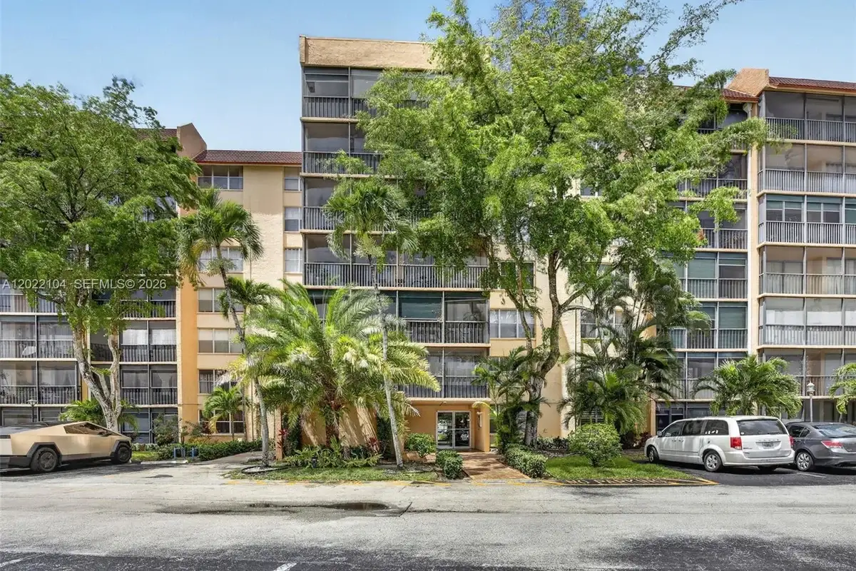 3771 Environ Blvd #355, Lauderhill: photo 1 of 34