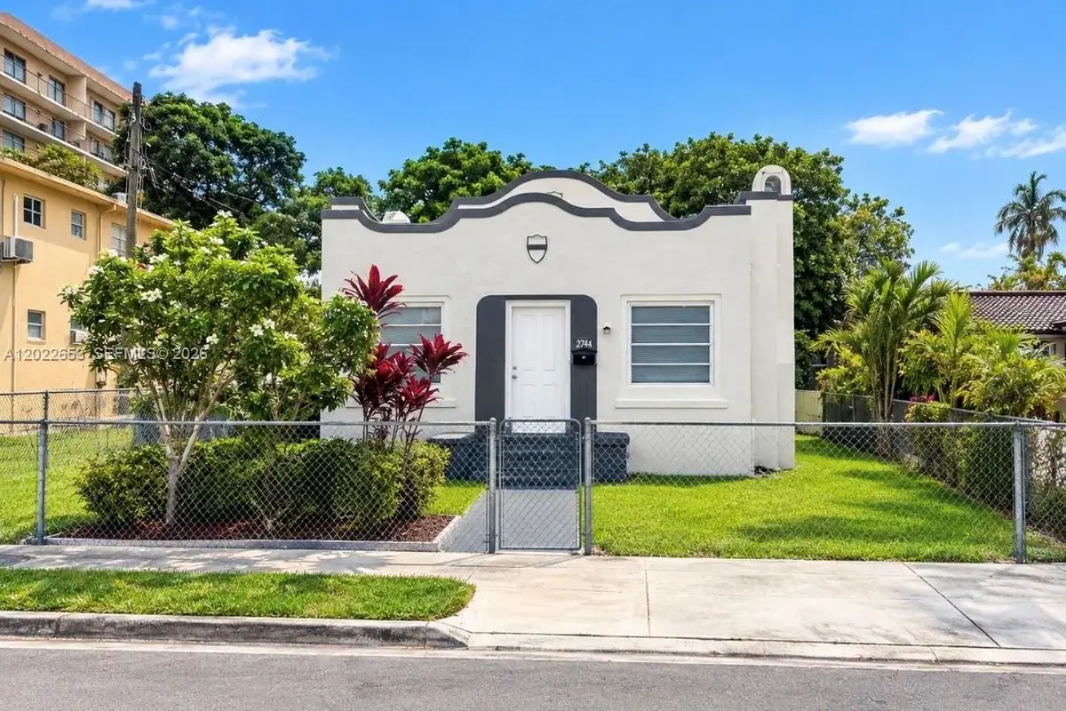 2744 SW 16th Ter, Miami: photo 1 of 24