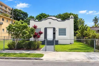2744 SW 16th Ter, Miami: photo 1 of 24