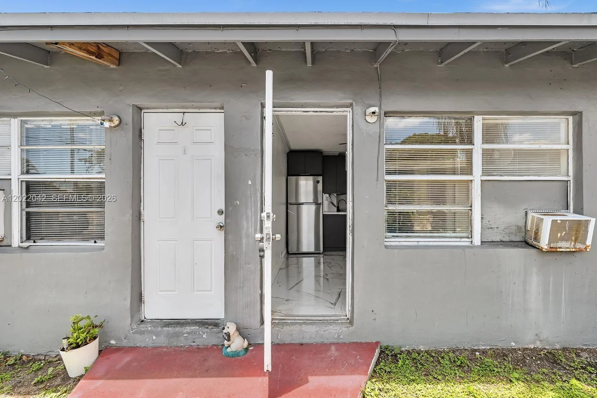 5685 Flagler St #2, Hollywood: photo 1 of 24