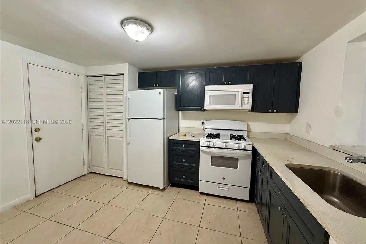 18101 NW 68th Ave #B102, Hialeah: photo 1 of 18