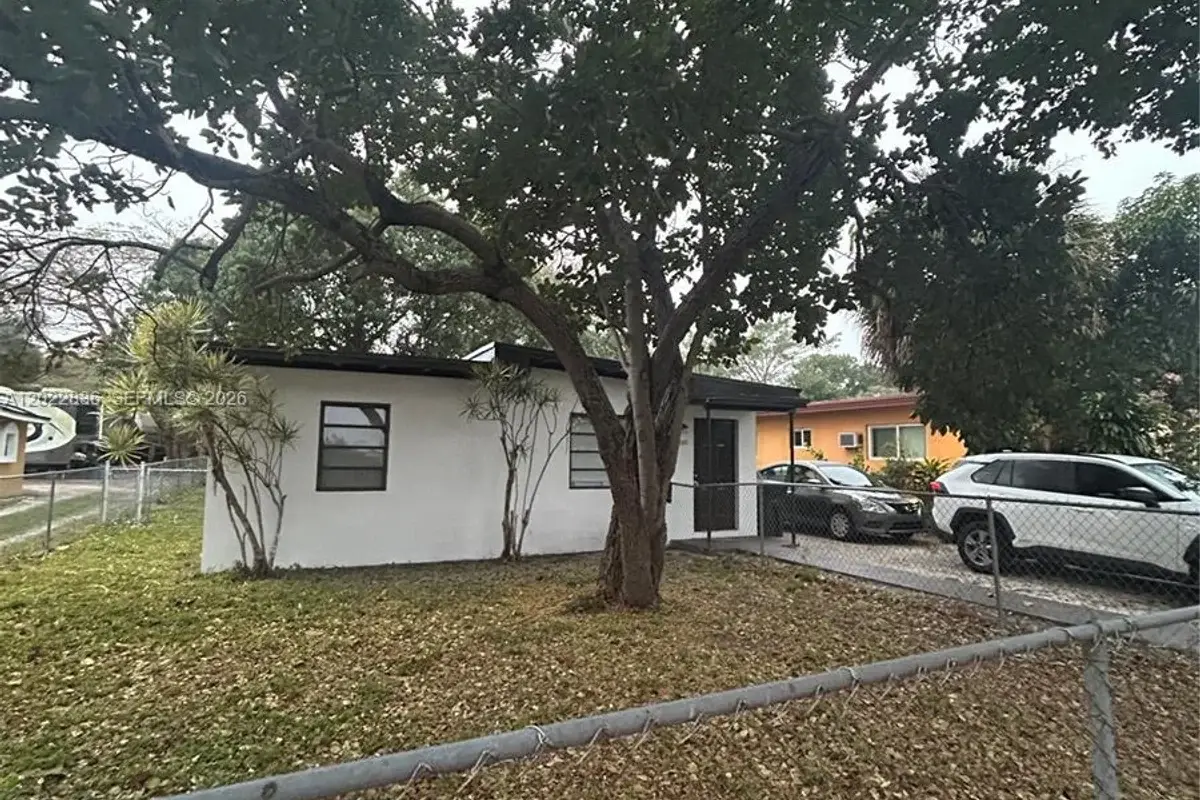 1080 NW 121st St, North Miami: photo 1 of 34