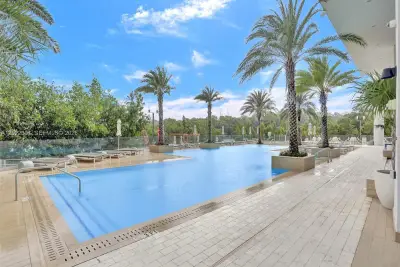 16385 N Biscayne Blvd #403, North Miami Beach: photo 1 of 26