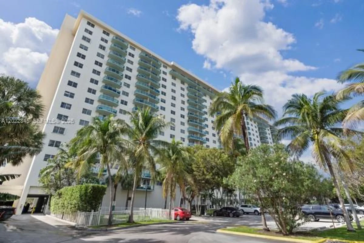 19390 Collins Ave #817, Sunny Isles Beach: photo 1 of 39