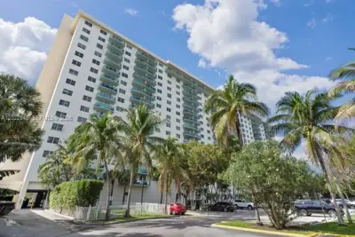 19390 Collins Ave #817, Sunny Isles Beach: photo 1 of 39