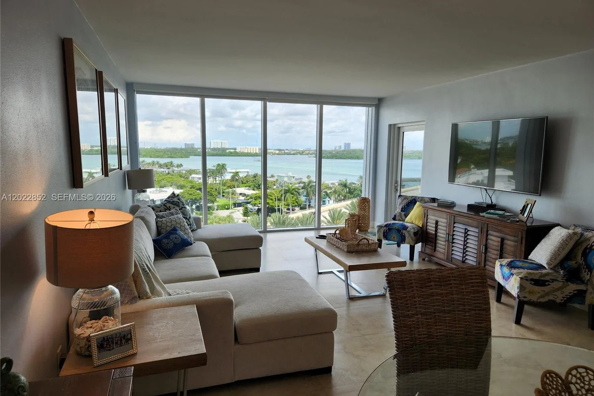 10275 Collins Ave #824, Bal Harbour: photo 1 of 14