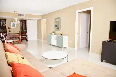 210 174th St #1107, Sunny Isles Beach: photo 1 of 13