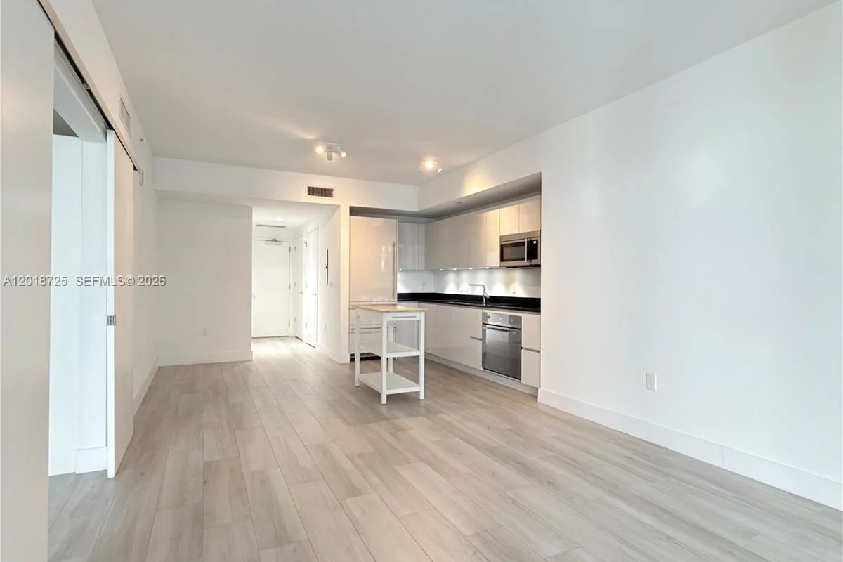 1010 Brickell Ave #2208, Miami: photo 1 of 40