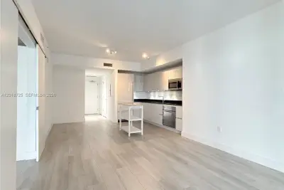 1010 Brickell Ave #2208, Miami: photo 1 of 40