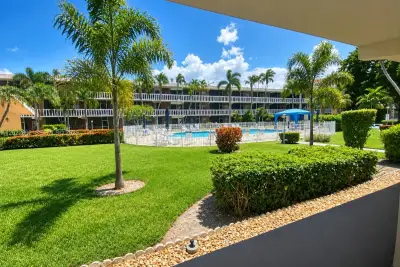 201 NE 14th Ave #5A, Hallandale Beach: photo 1 of 4